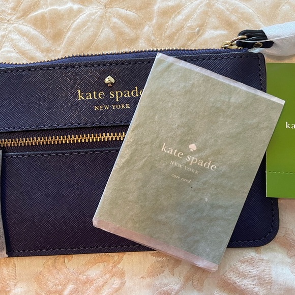 NWT Kate spade wristlet - Picture 2 of 5